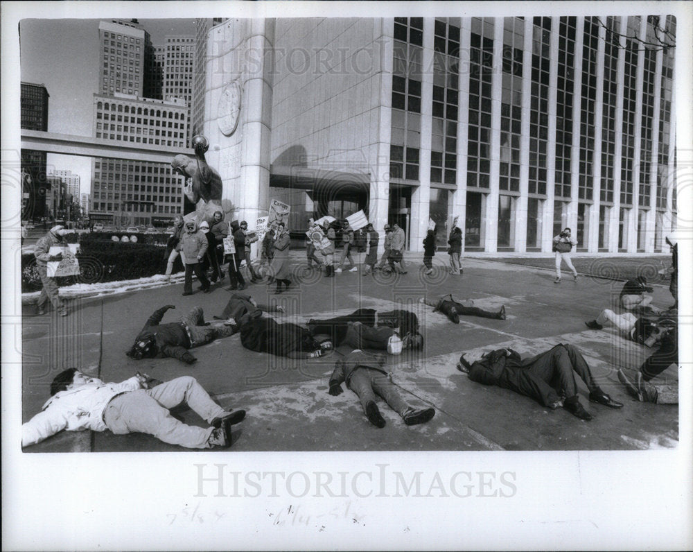 1989 Press Photo Detroit Greenpeace Protest/Incinerator - RRX03653 - Historic Images