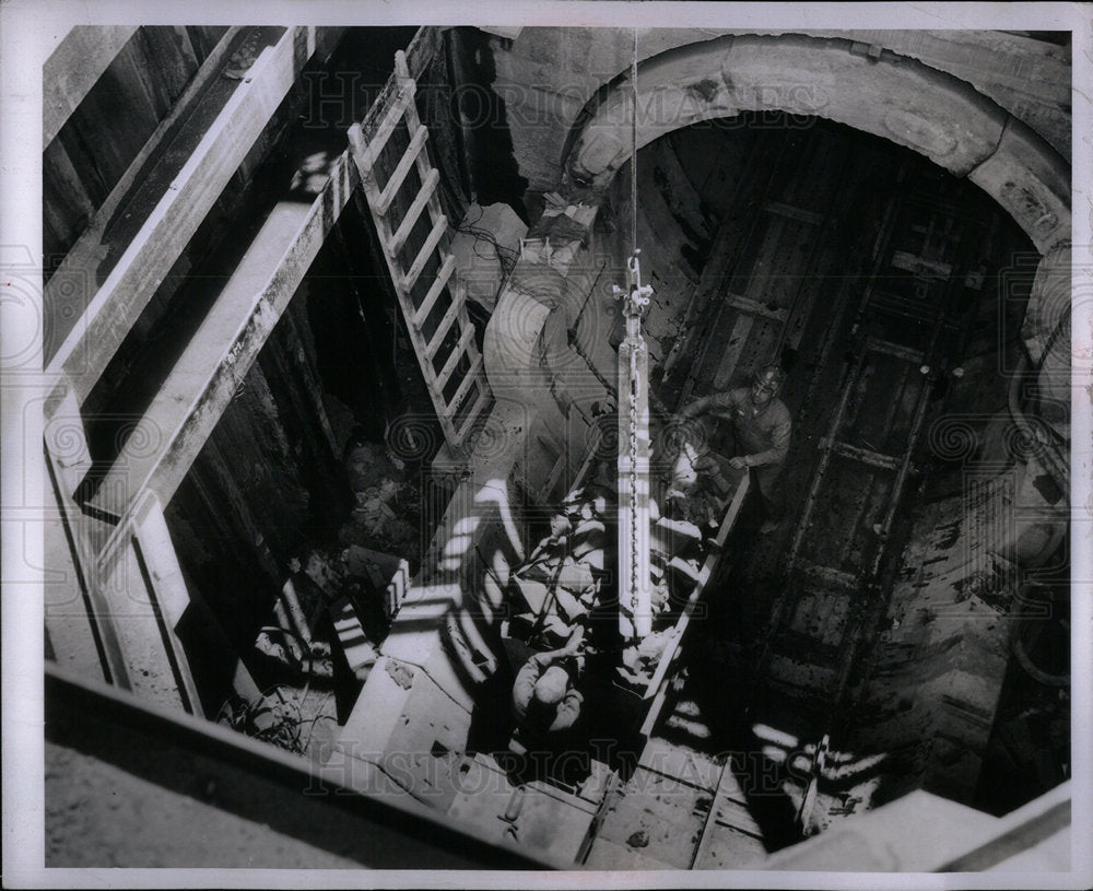 1953 Tunnel Clay Being Lifted - Historic Images