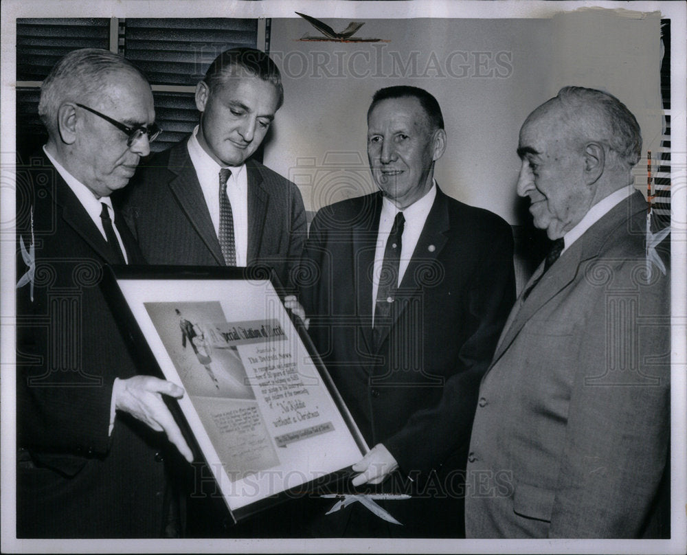 1963 Detroit News Receives Citaion - Historic Images