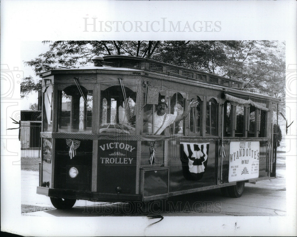 1991 Wyandotte&#39;s new trolley test drive - Historic Images