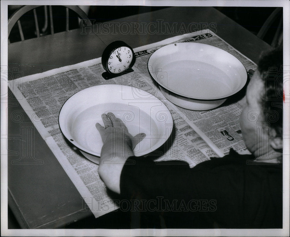 1953 Detroit North End Clinic Patient Water - Historic Images