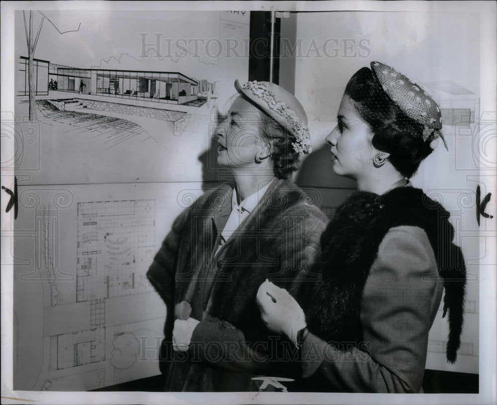 1954 Detroit Builders Show Visitors - Historic Images