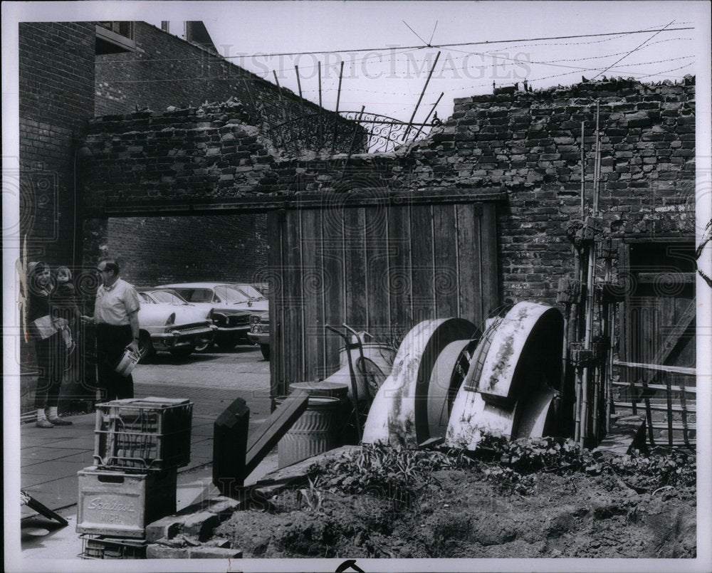 1957 Residence at 41 East Eliz - Historic Images