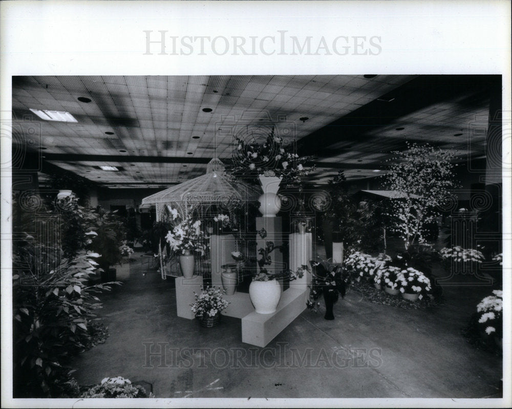 1986 Press Photo Flower Show/Silk Flowers/Home Decor - RRX04623- Historic Images