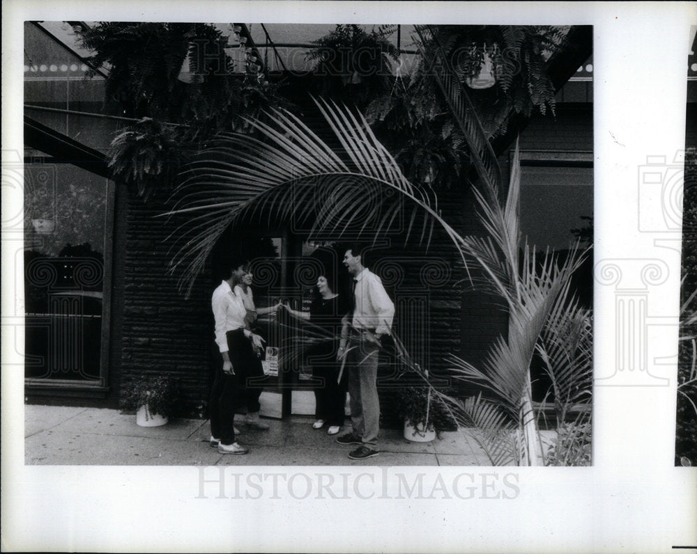 1984 Press Photo Joy Lynn White Ann Thomas Mary Peter - RRX04709 - Historic Images