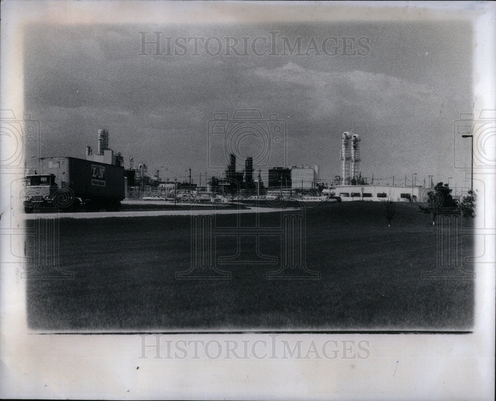 1978 Dow Chemical factory Midland Michigan - Historic Images