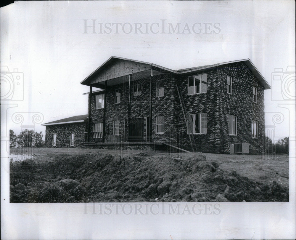 1977 Lottery Winner David Shepherd Home - Historic Images