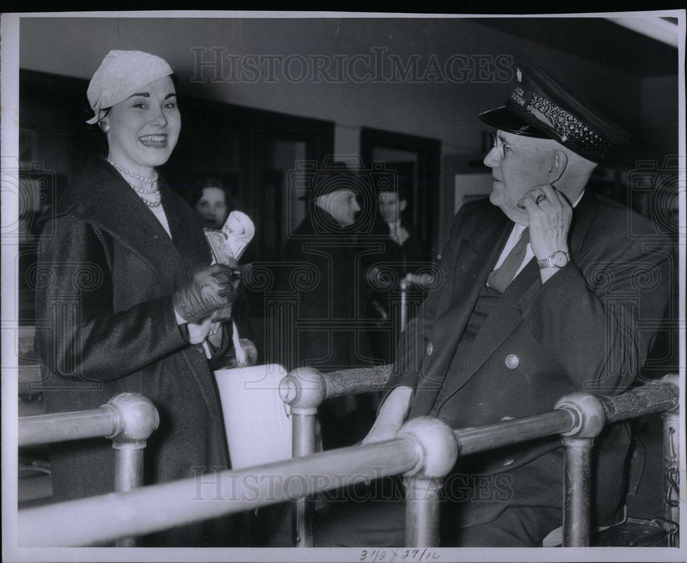 1959 Suzanne Chappus a Canadian commuter in - Historic Images