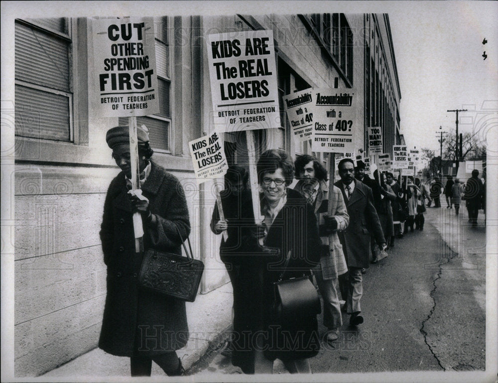 1971 Teacher Picket Stevenson Building Rive - Historic Images