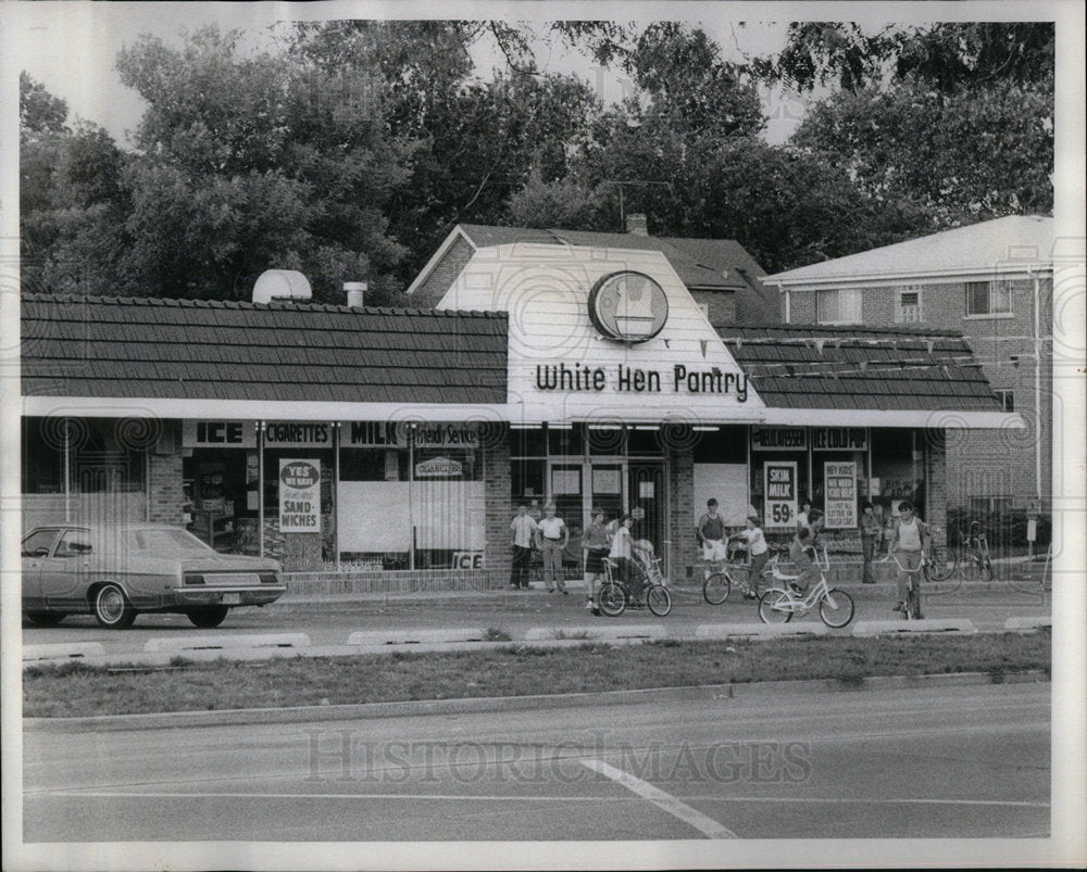 1973 White Hen Pantry Raymond Quinlan salin - Historic Images