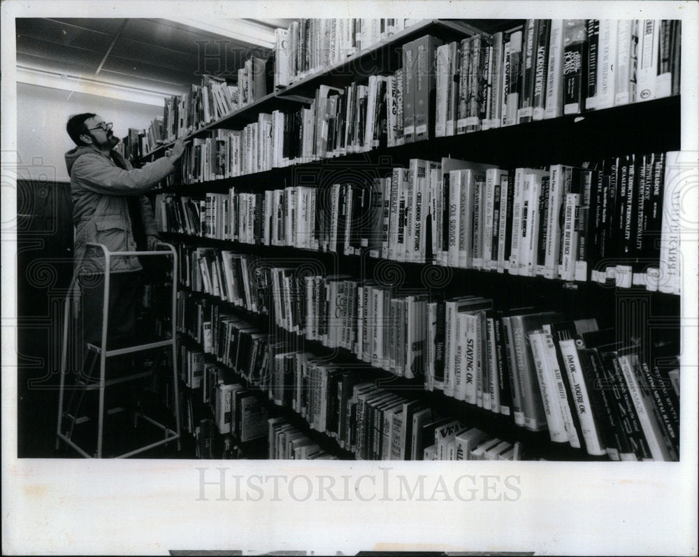 1991 Crowded library Von Zuckerstein Darien - Historic Images