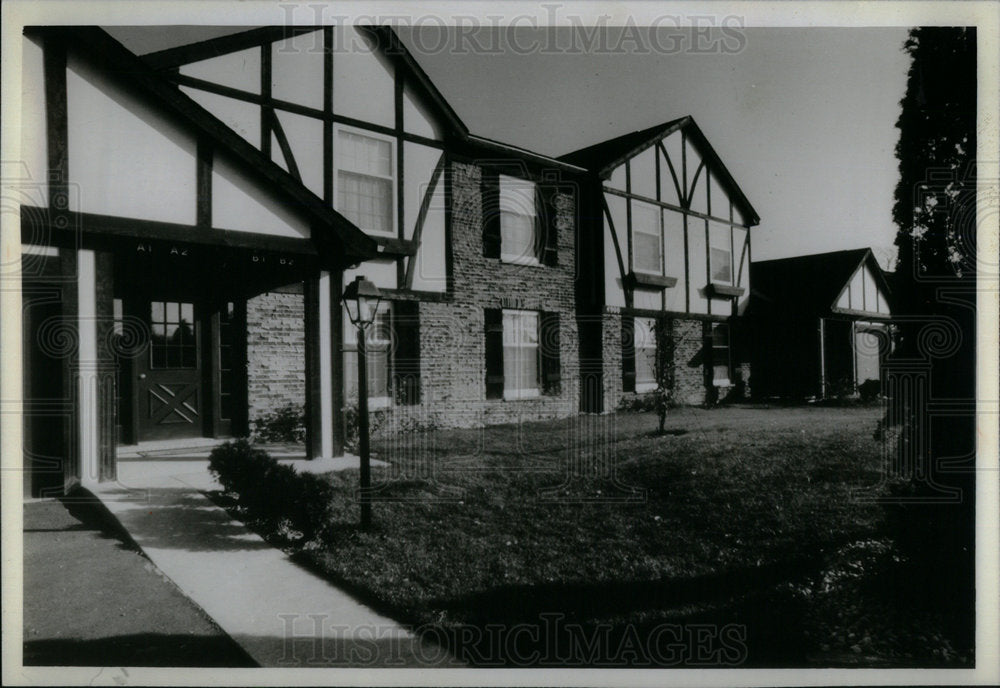 1982 Willow Bend Rolling Meadows house Unit - Historic Images