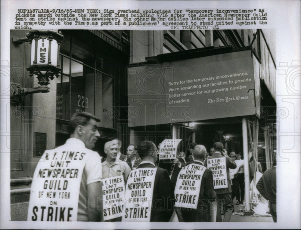 1965 New York Times Strike At Time Square - Historic Images