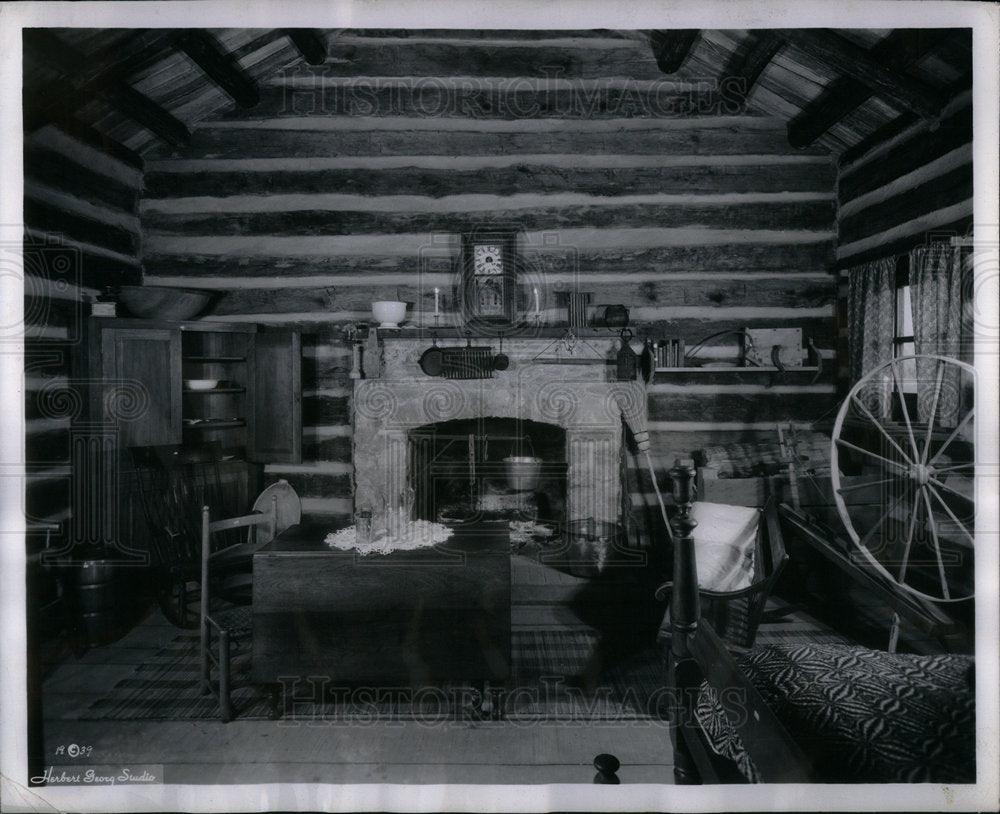 1951 Interior of the Henry Onstot residence - Historic Images