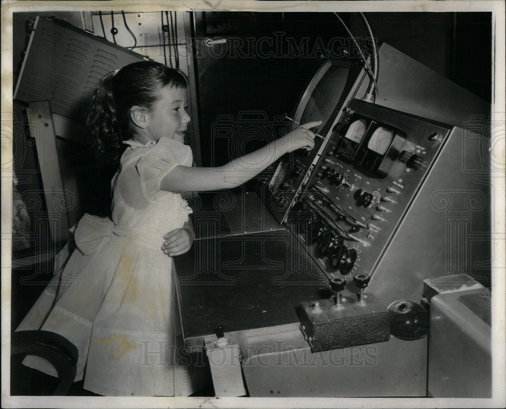 1957 Carol Weise WTTW Director Engineering - Historic Images