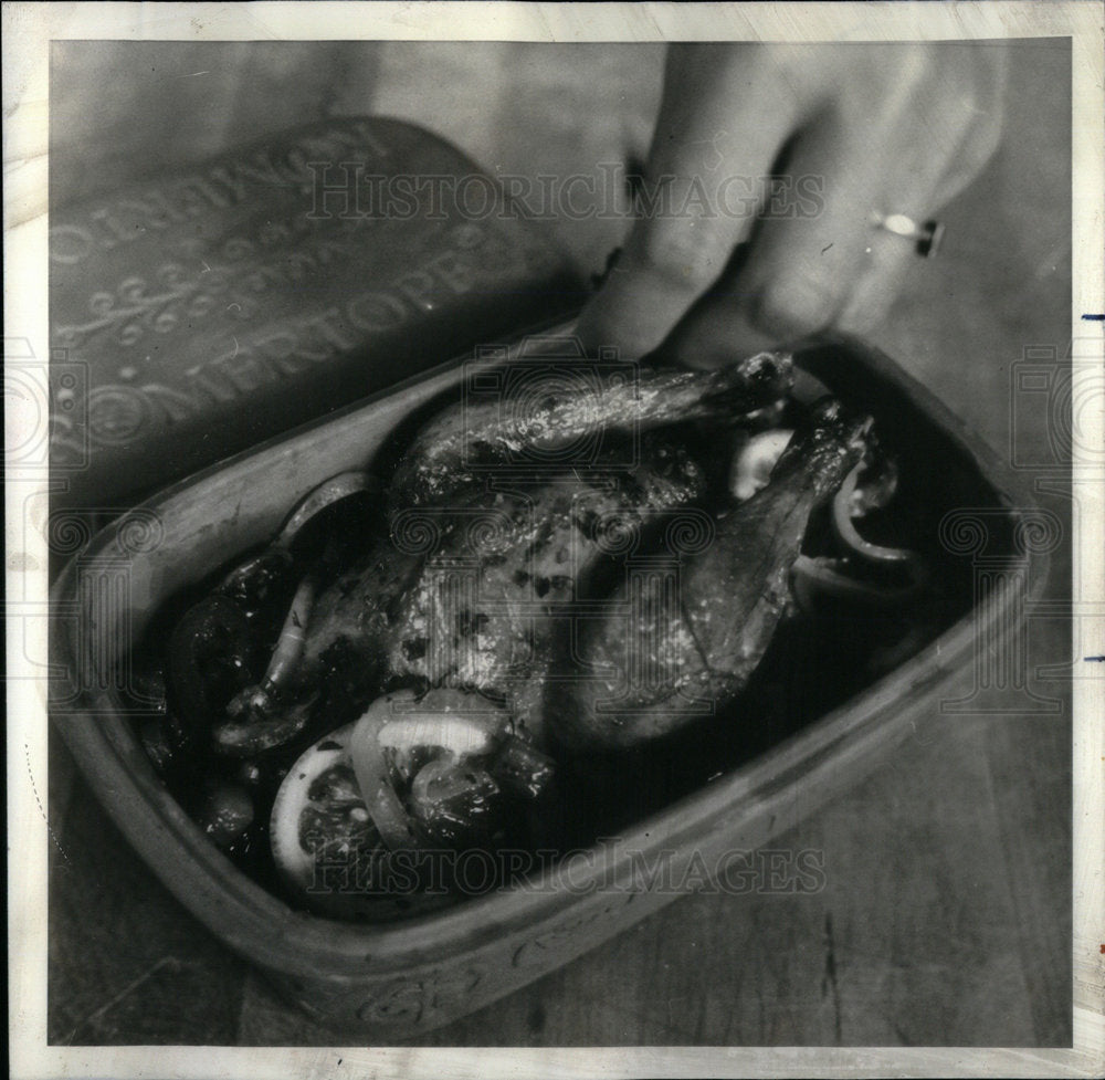 1979 Food unglazed clay cookery table Hen - Historic Images