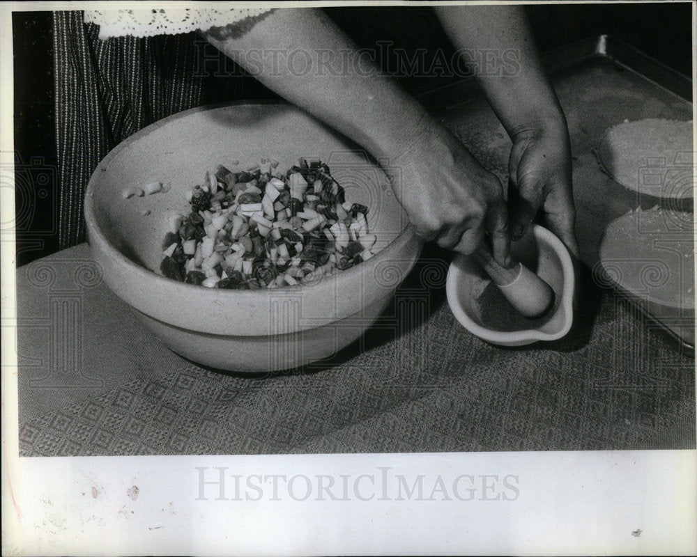 1982 Step Cornish Pasties Barbara blake - Historic Images