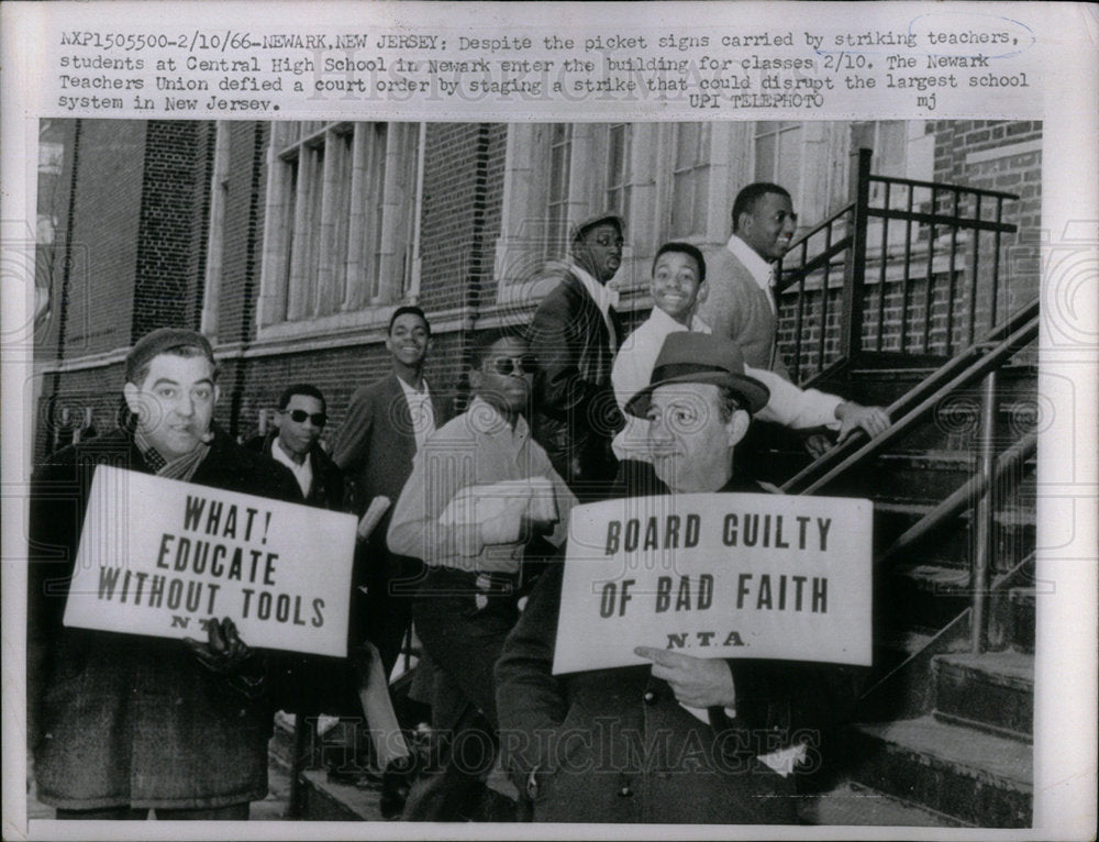 1966 Teacher Strike Central High School NJ - Historic Images