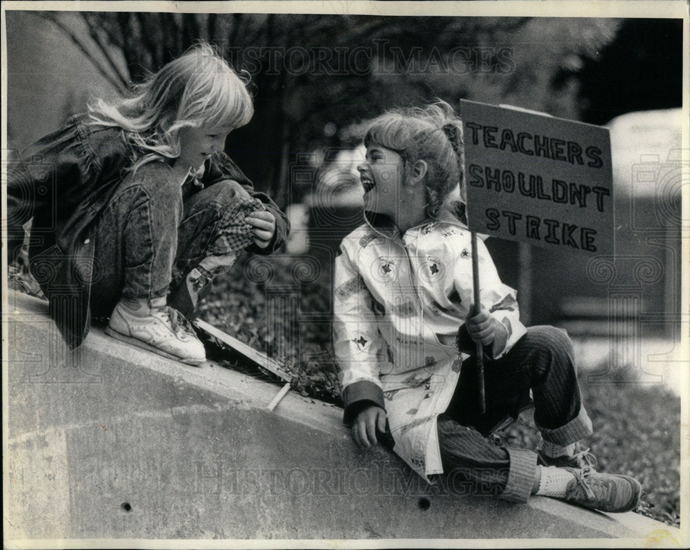 1987 Children Protest School Strike - Historic Images