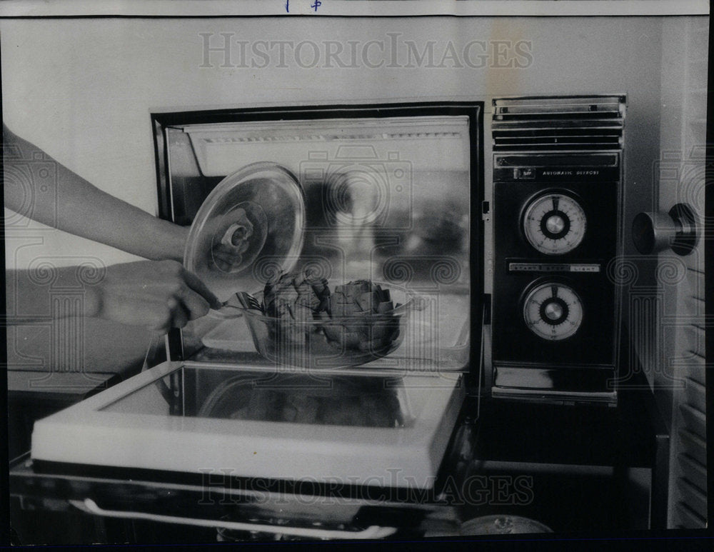 1975 Microwave Artichokes Demonstration - Historic Images