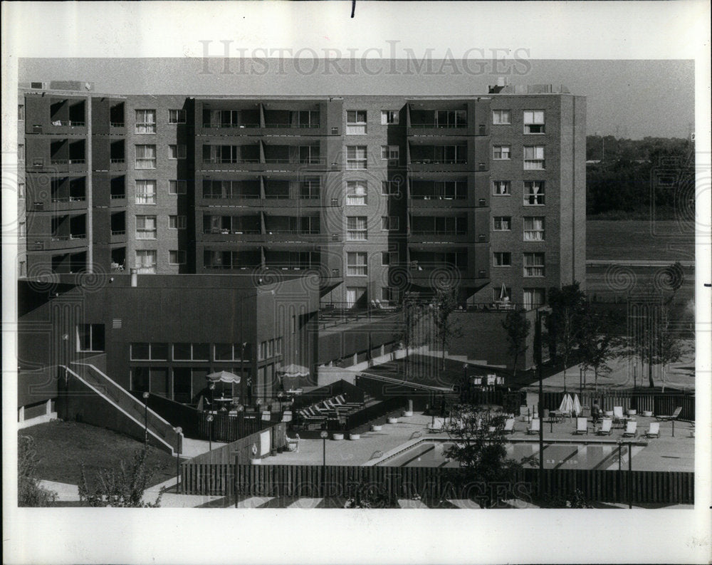 1977 River Oak condominium pool social area - Historic Images