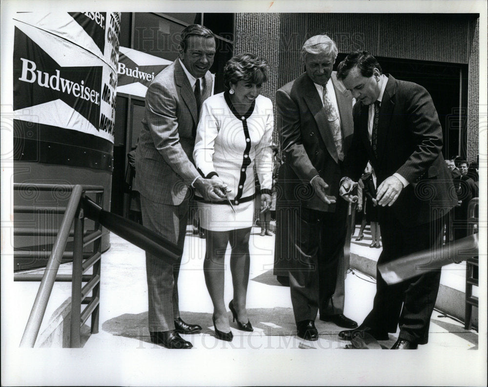 1992 River North Distributing Co opening - Historic Images