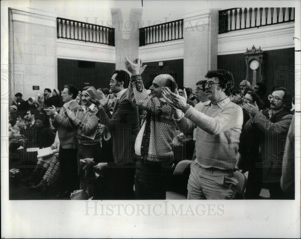 1980 Teacher Applaud Gallery Louise Malis - Historic Images