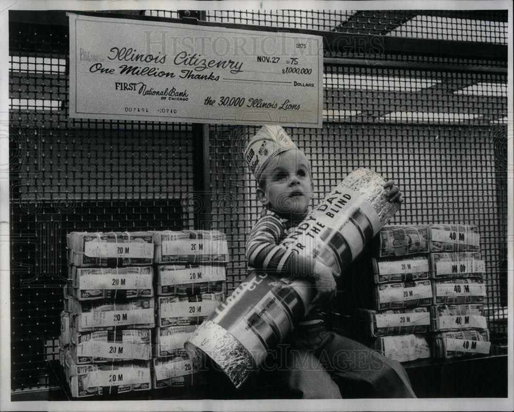 1975 First National Bank clutches Terry - Historic Images