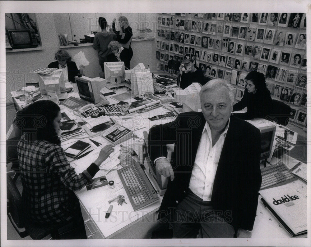 1991 David Whitfield Booking room lee - Historic Images