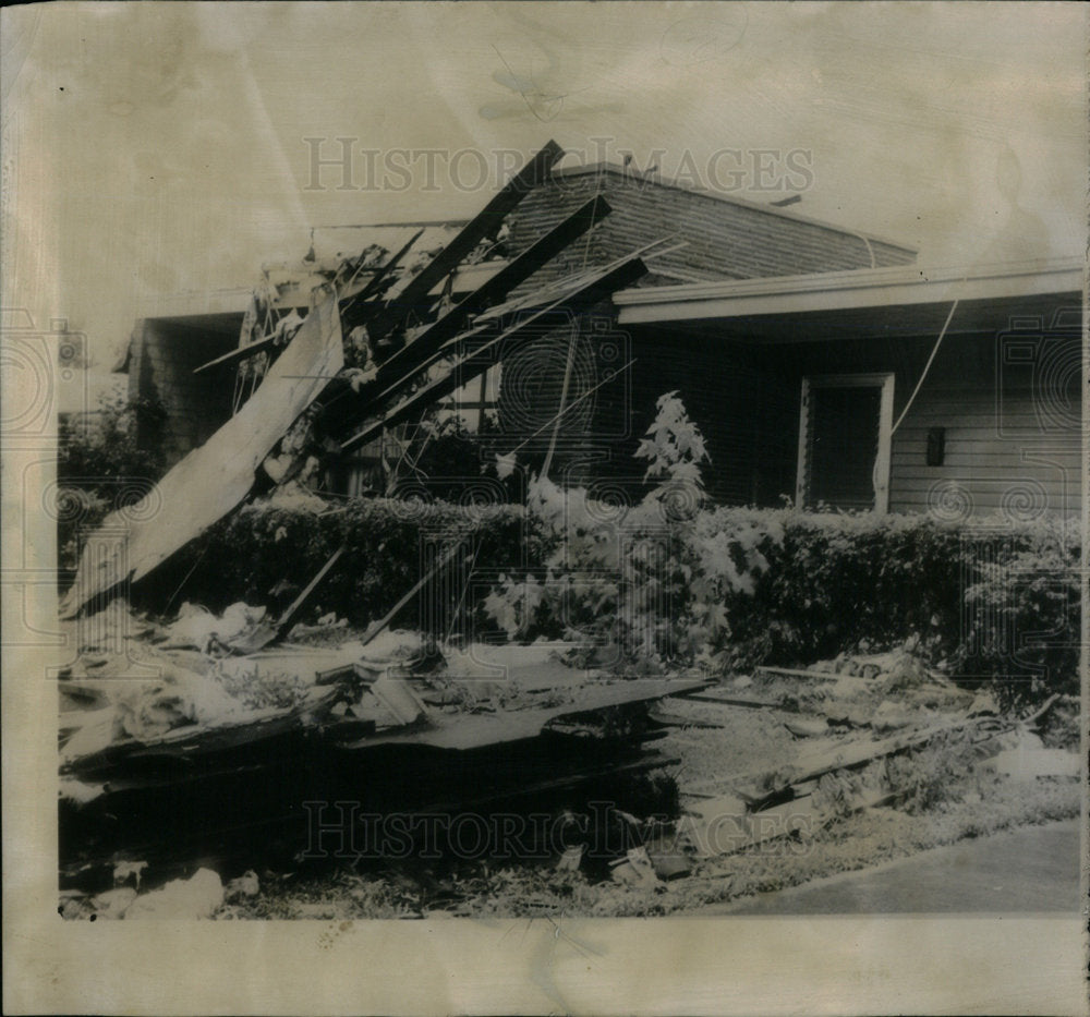 1960 Hour Strom Unroof House Gusts Wind - Historic Images