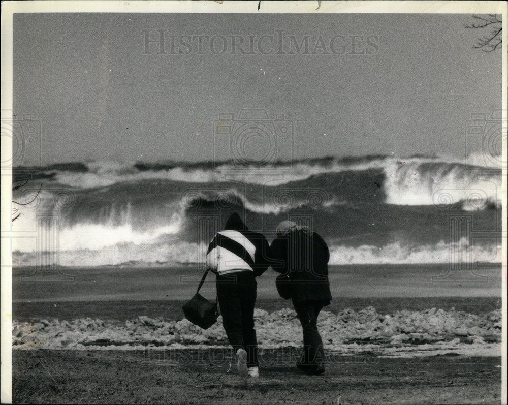 1987 Oak Street Beach Lake Shore Wind North - Historic Images