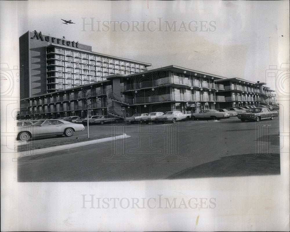 1967 Marrir Motor Hotel O&#39;Hare Airport - Historic Images