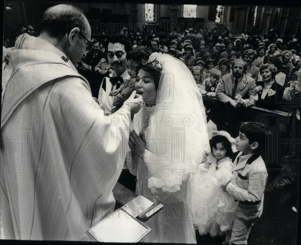 1983 Holy Name Cathedral John Vasquez wife - Historic Images