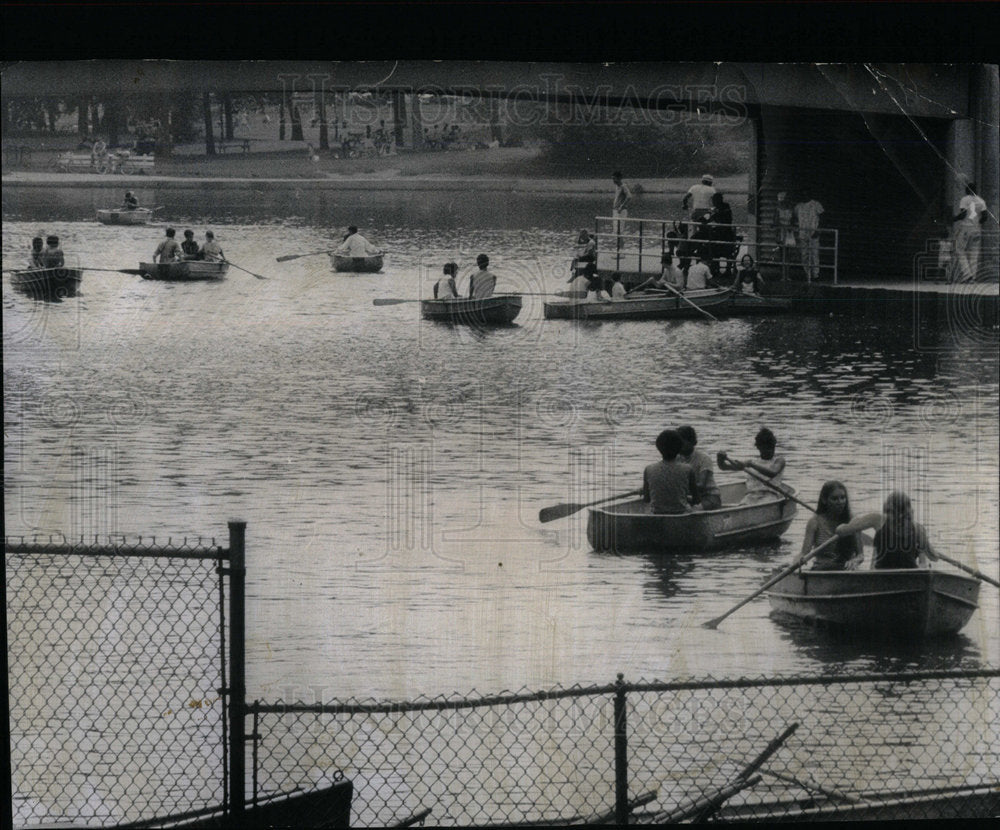 1970 Chicago Row Care People Lincoln Park - Historic Images