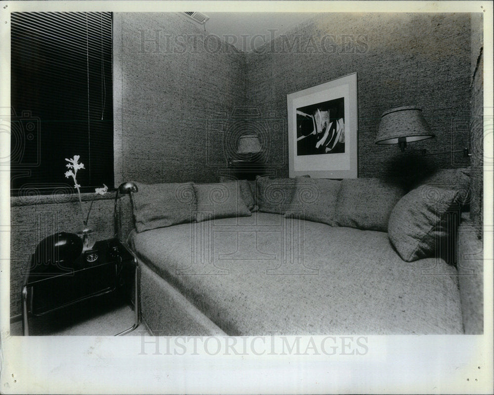 1982 living room Illustrate small areas - Historic Images