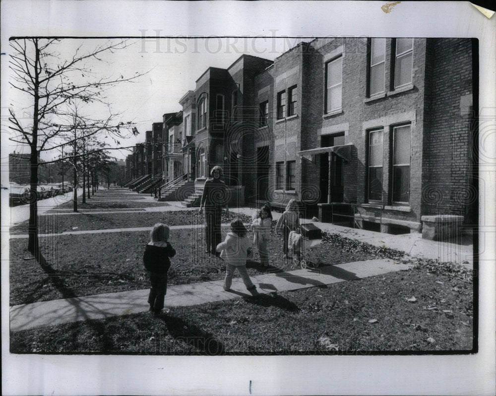 1974 Candt Bishop flat children frolic lawn - Historic Images