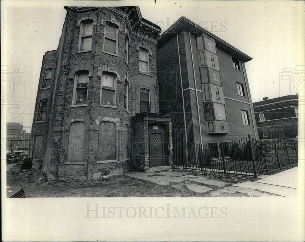 1987 crumbling apartment building West Side - Historic Images