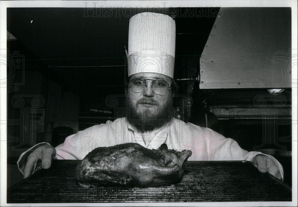 1980 Cooking cutting a Ducks Cafe De Paris - Historic Images