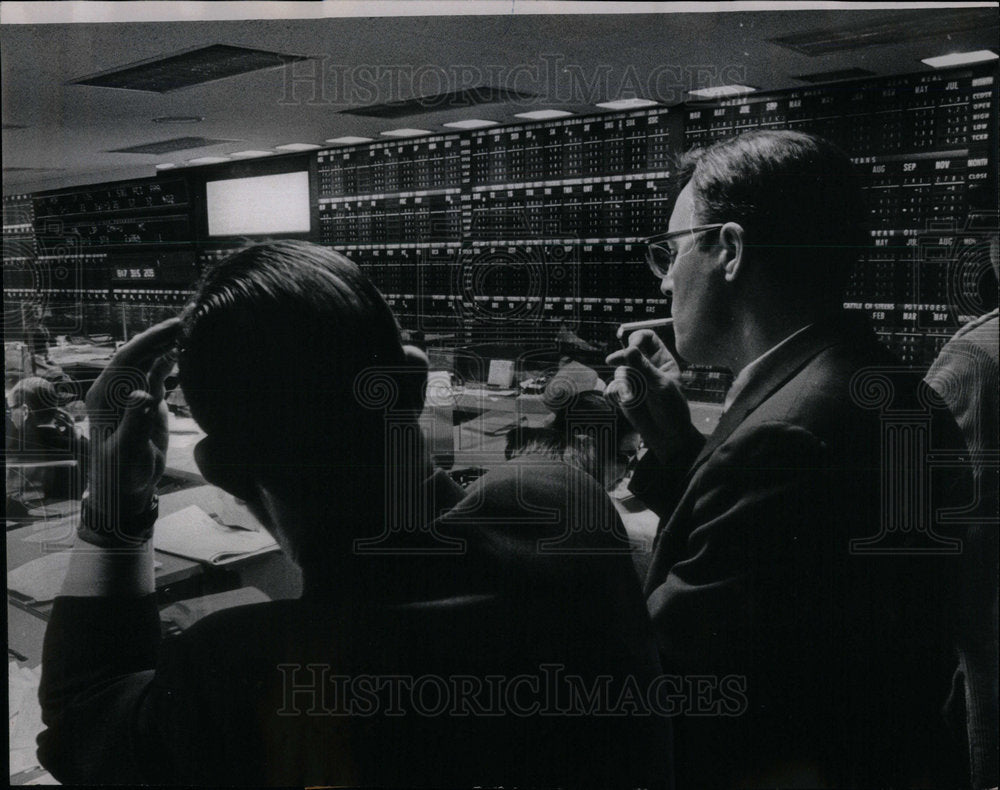 1967 Traders Brokerage Board Stock Market - Historic Images