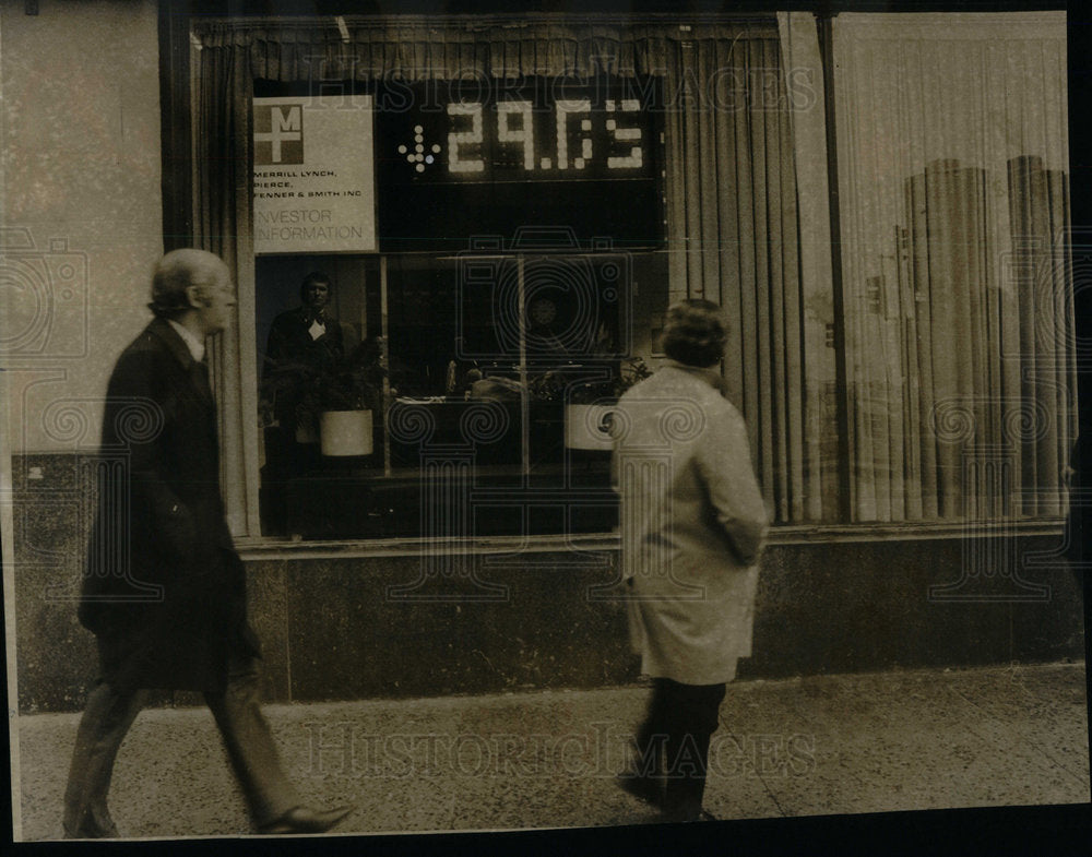 1973 Stock Wacker glimpse gloomy Jones sign - Historic Images