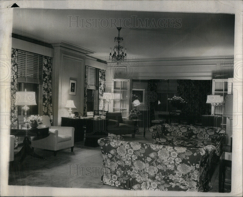 1949 Nehru home Drake hotel dinning room - Historic Images