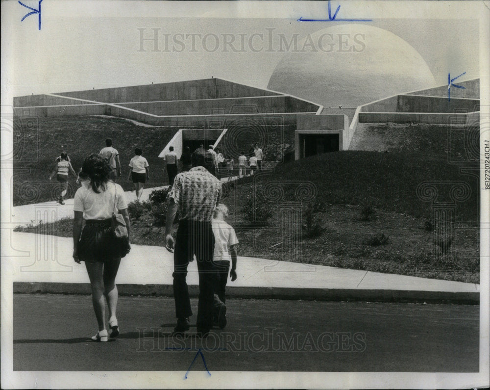 1973 Neil Armstrong Air Space Museum stroll - Historic Images