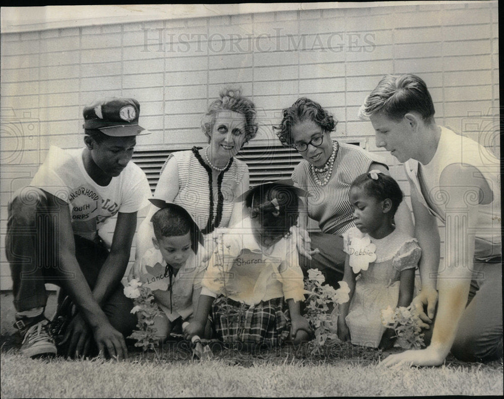 1965 Neighborhood youth corps project join - Historic Images