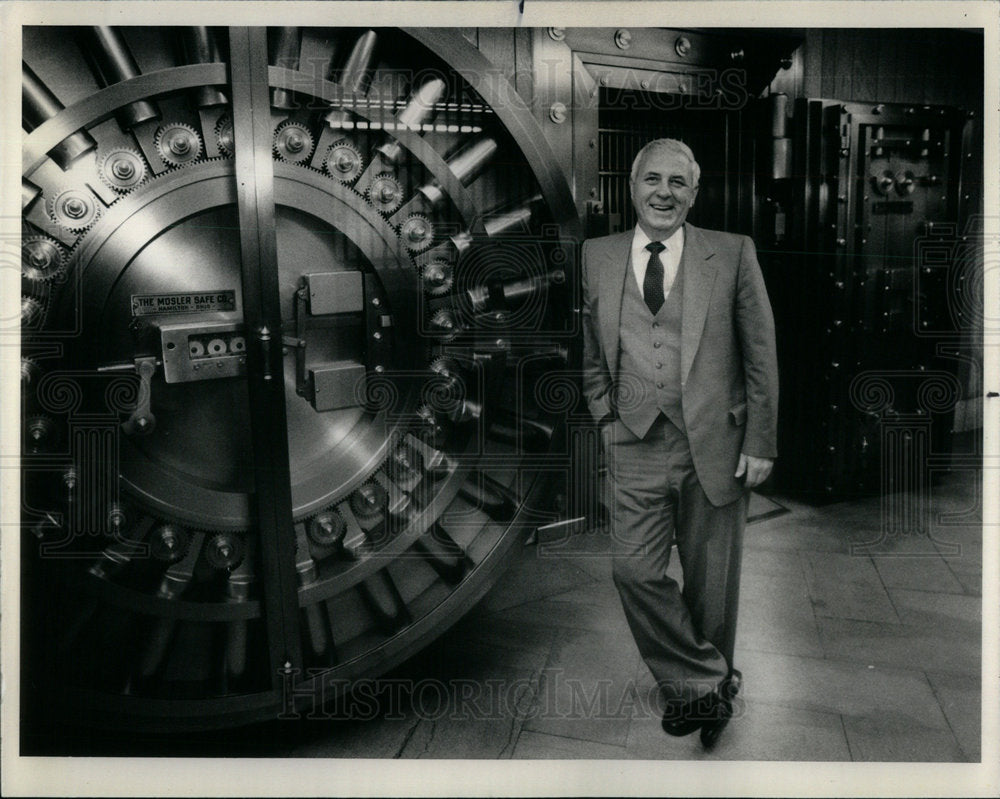 1985 Banker James Fitch Vrdolyak Chicago - Historic Images