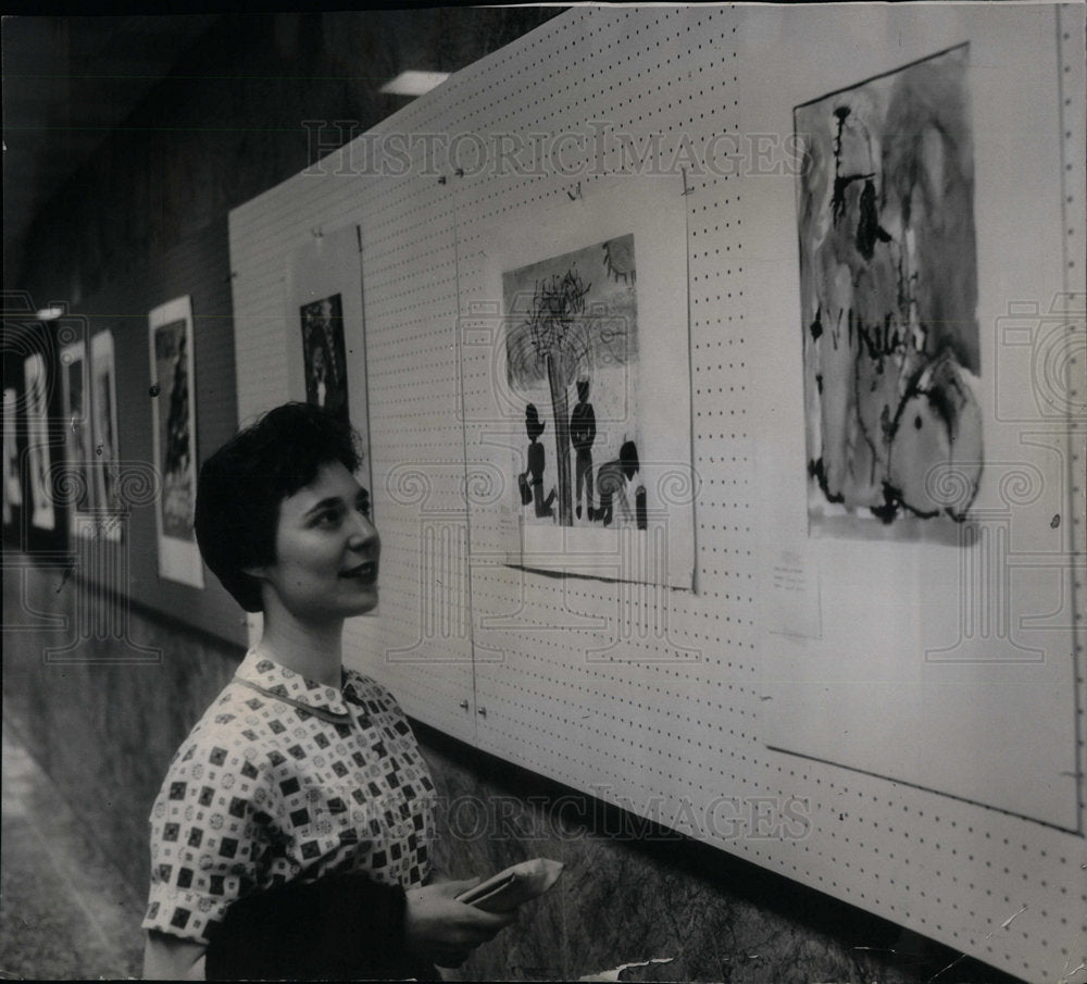 1962 Art Exhibition At Sun Times Building - Historic Images