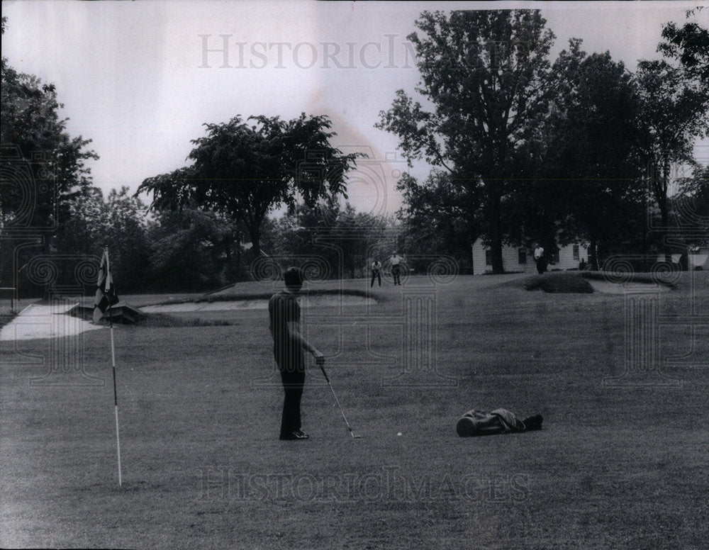 1967 Tee shot fairway market flag hole part - Historic Images