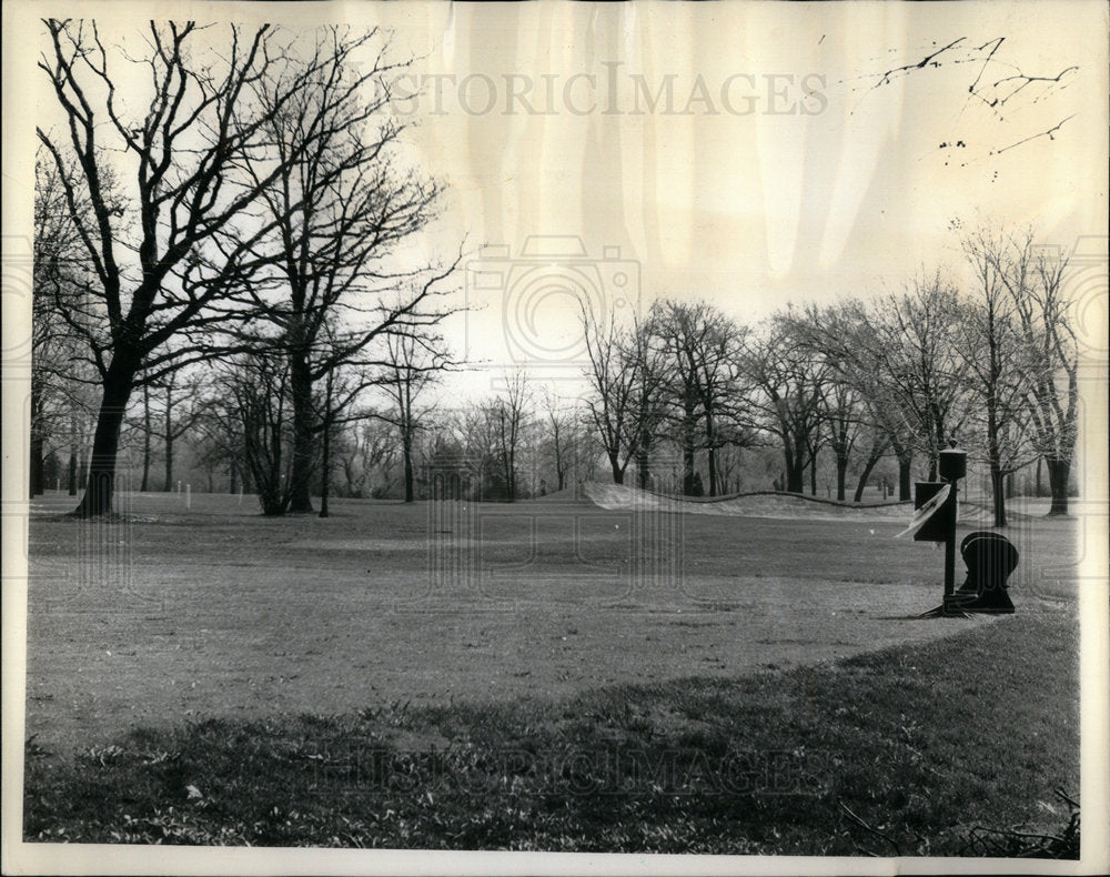 1965 Sunset Ridge Country Club Slot Scene - Historic Images