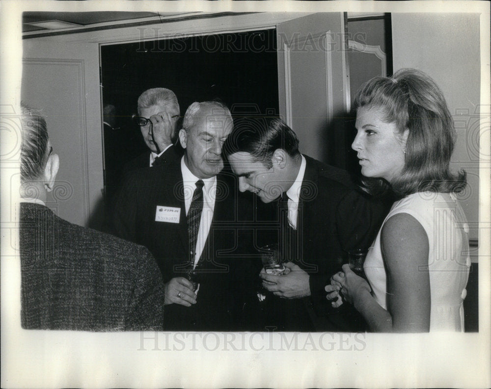 1966 Sun Times Daily News meeting Drake - Historic Images