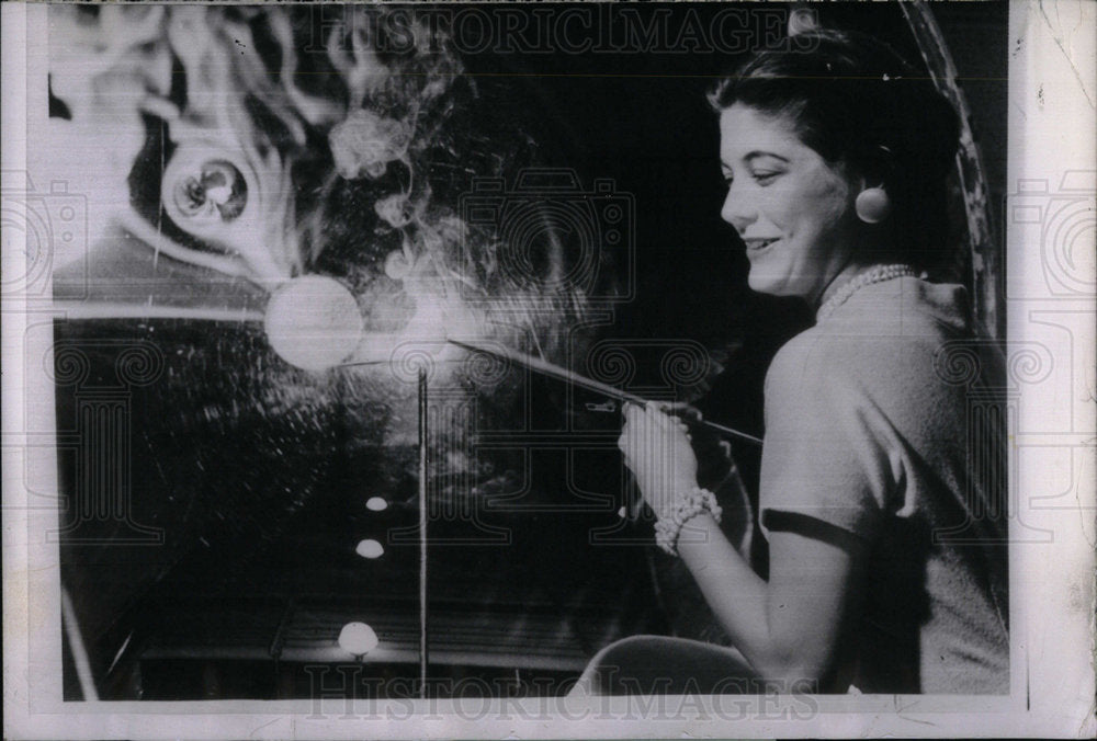 1958 Jane Simmons Solar Furnace Marshmallow - Historic Images