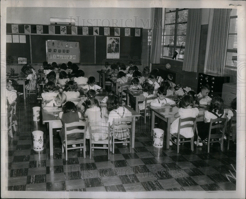 1949 Kindergarten class Park classes Lody - Historic Images